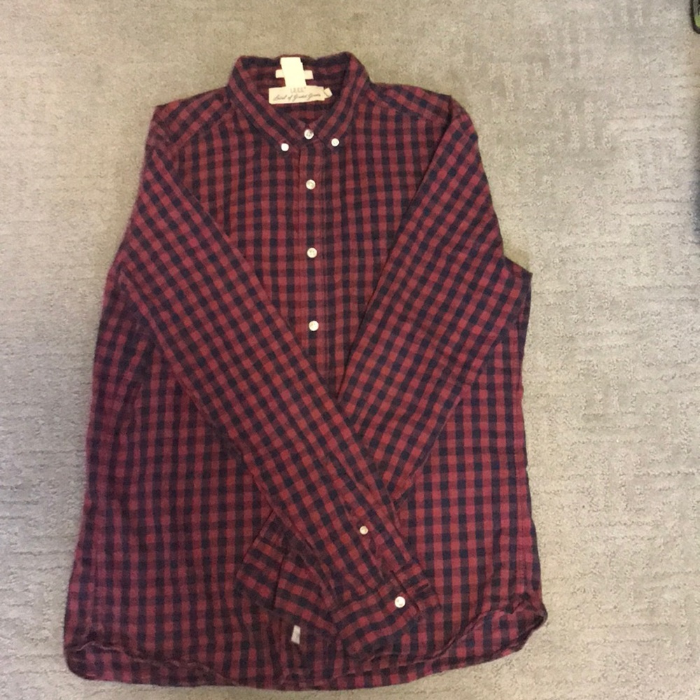 Hm button down